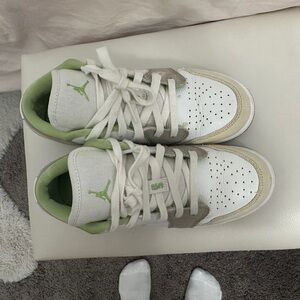 Nike Air Jordan 1 low - white ,Light Green,Pink